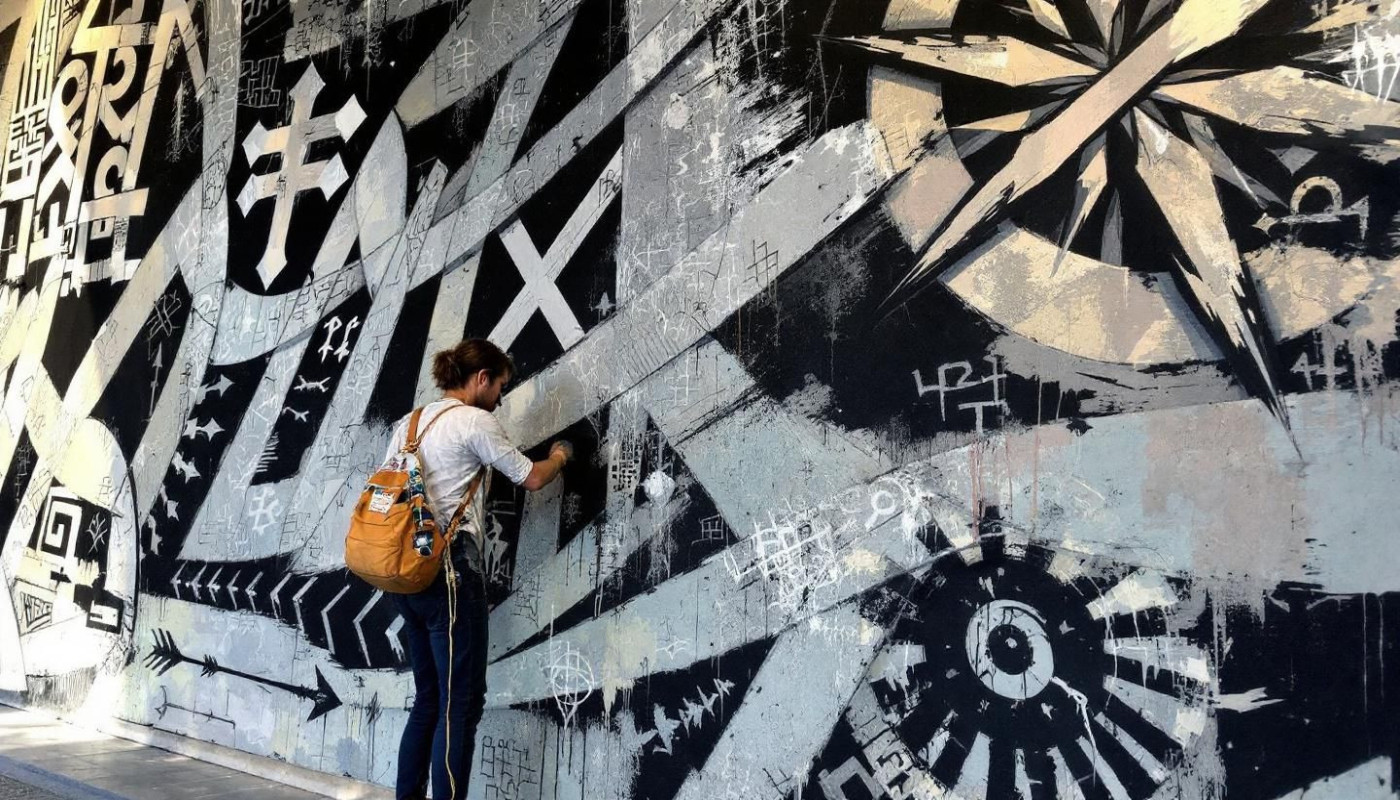 Utilisation contemporaine des symboles runiques dans les arts et la culture
